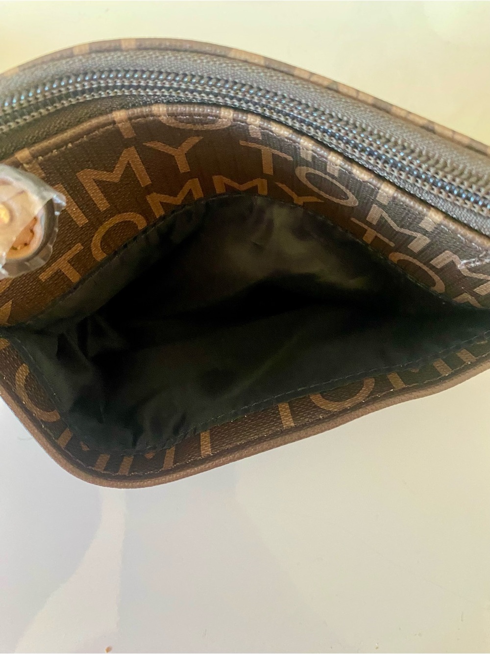 Tommy Hilfiger Monogram Wristlet - Picture 9 of 10